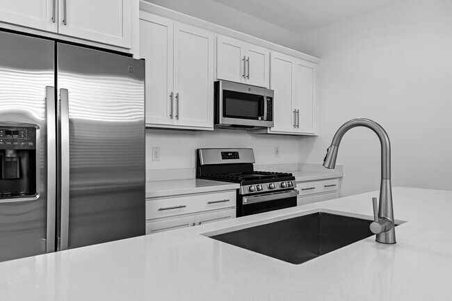 9964 W Piccadilly Rd, Avondale, AZ 85392 - photo 7