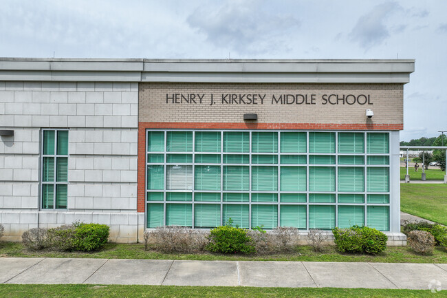 Henry J. Kirksey Middle School has a students to teacher ratio of 10 to 1.
