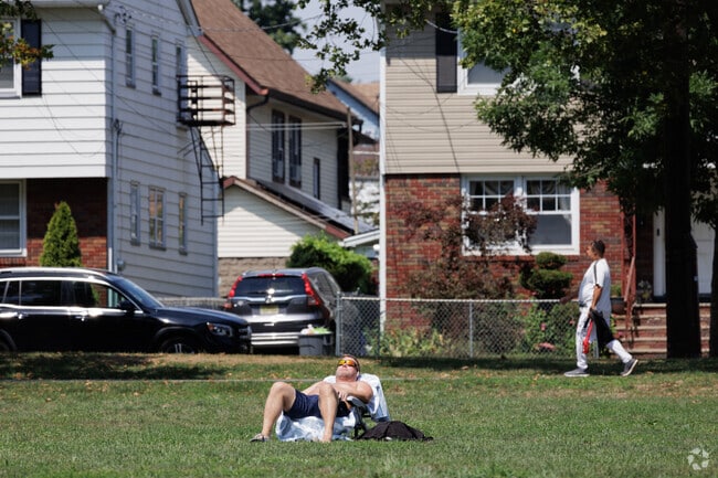 Dutch Hill residents often enjoy nearby Morris Canal Park and Weasel Brook Park.