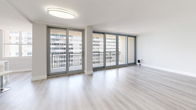 Cloister Del Mar unit 152, Boca Raton, FL 33432 - photo 2