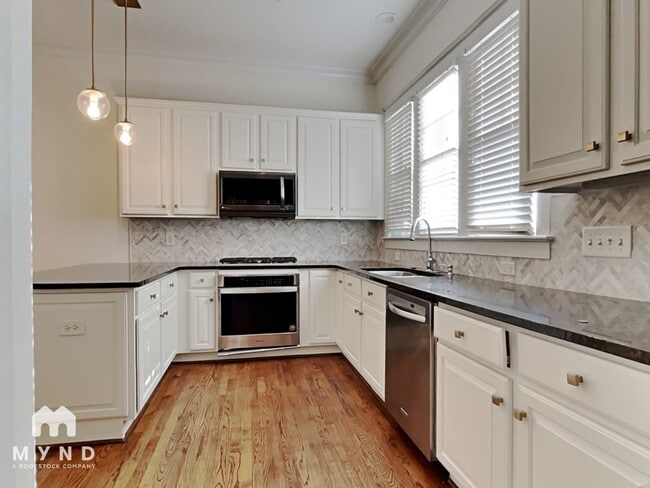 711 E 9th St, Charlotte, NC 28202 - photo 3