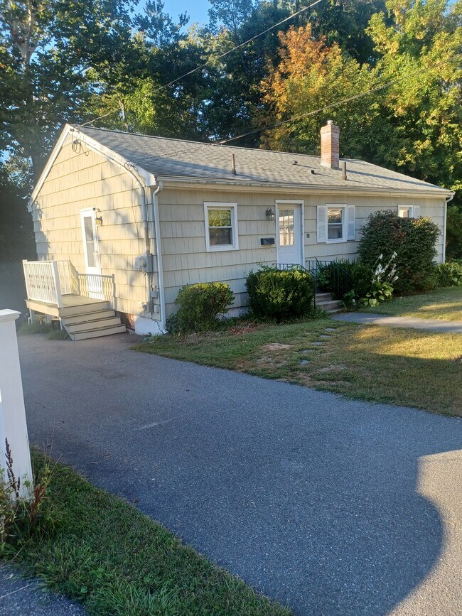 32 Terry Ave, Lowell, MA 01850