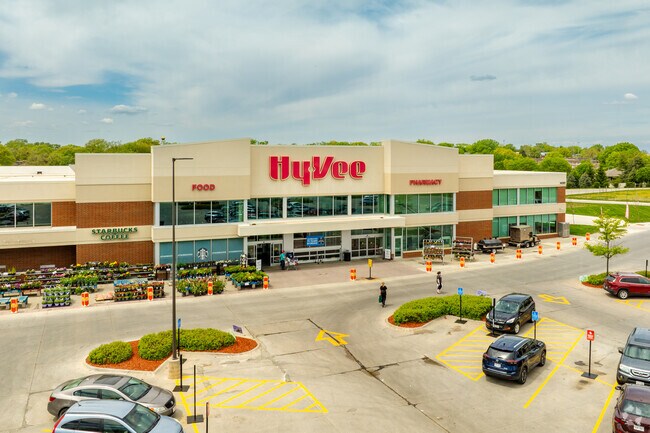 The Hy-Vee near Pheasant Run has all of your shopping needs covered.
