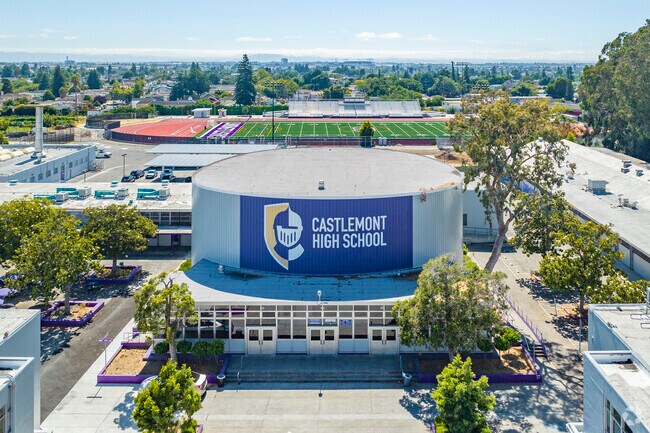 Castlemont High School in Highland, Oakland, California has a big beautiful campus.
