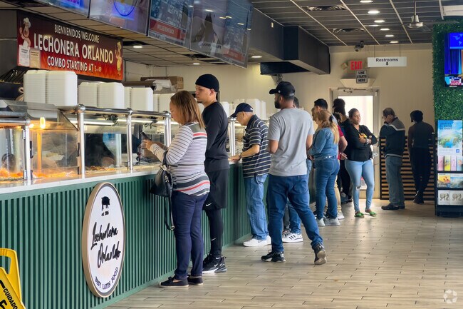Union Park residents often visit Lechonera Orlando for lunch.