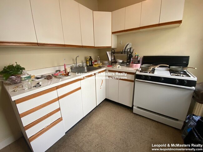 51 Linden St unit 15, Allston, MA 02134 - photo 4