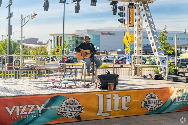 People living in Old Norwood will flock to Stadium View Grill for live music and good drinks.