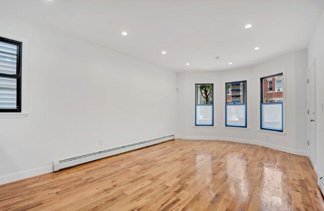 1842 Hunt Ave unit 2nd Floor, Bronx, NY 10462 - photo 6