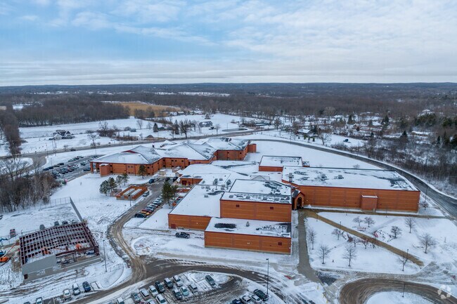 There is a 19 to 1 student-teacher ratio at Holly High School.