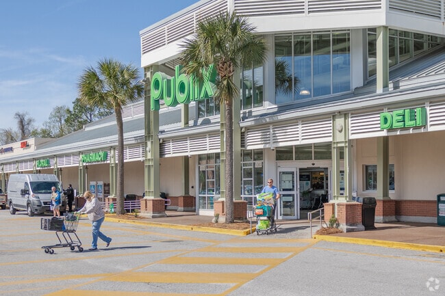 Hobcaw Point residents get all of their grocery needs at Publix in Mount Pleasant.