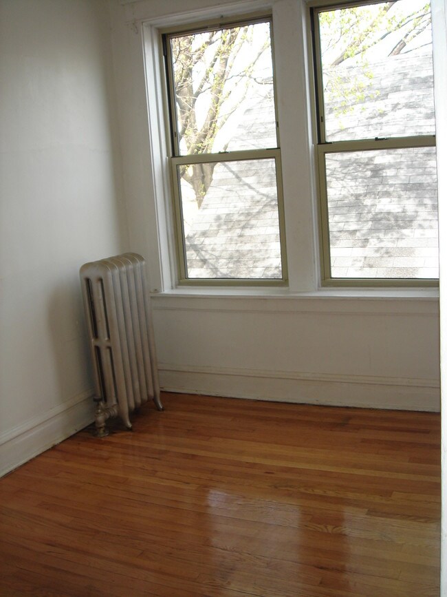 3536 W Cullom Ave Unit 3, Chicago, IL 60618