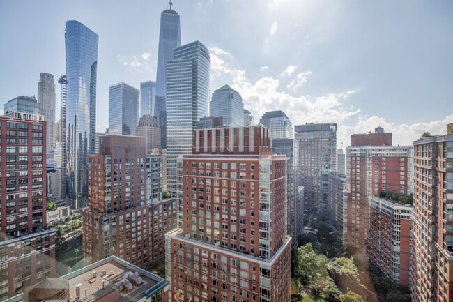 400 Chambers St unit FL8-ID2128, New York, NY 10282 - photo 3