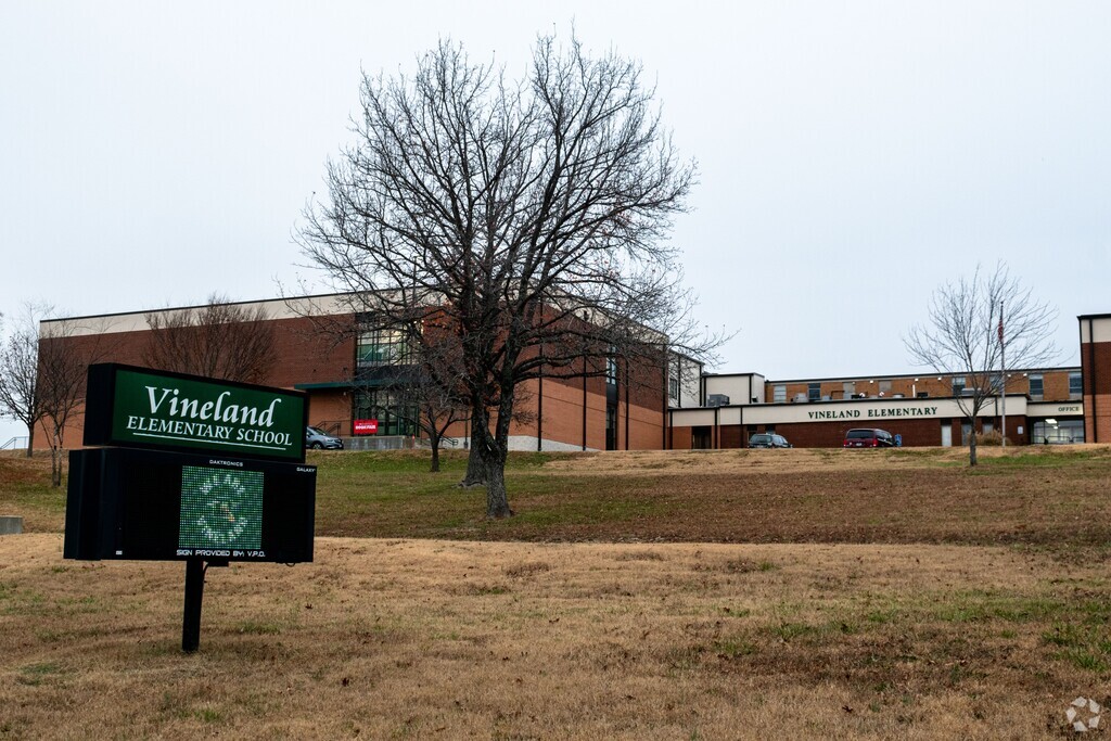 Vineland Elementary School serves students in the Outlying Jefferson County community.