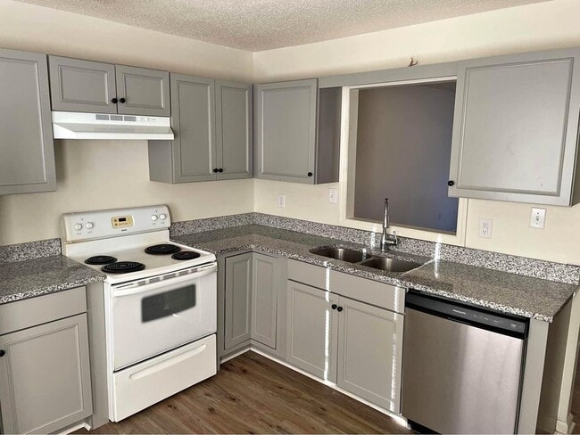 176 Crawford W Long St, Danielsville, GA 30633 - photo 4