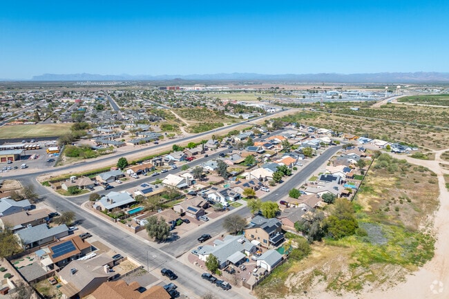 Step into Florence's welcoming neighborhood, where smiles greet you at every corner.