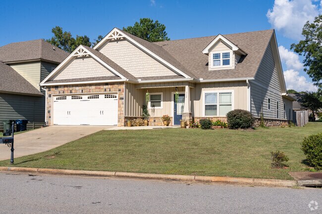 Solamere house sizes usually range from 1,900 square feet up to 2,600, some even larger.