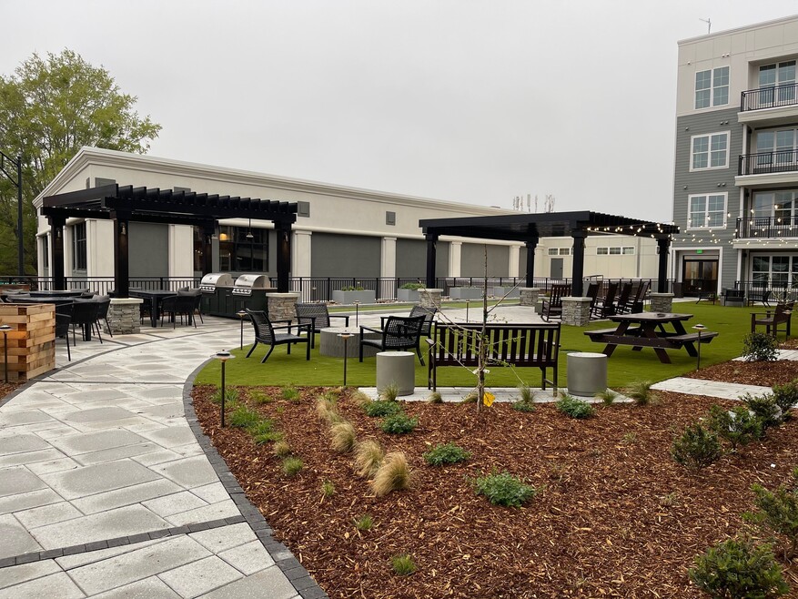 BellaAge Hickory, Hickory, NC 28602 - photo 1