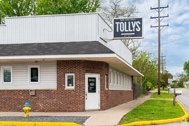 Tolly's Bar & Grill is popular among Edgebrook residents for late-night karaoke & yard games.