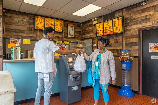 Steele folks know Fish N Chicks offers delicious fried chicken, gizzards, perch, and catfish.