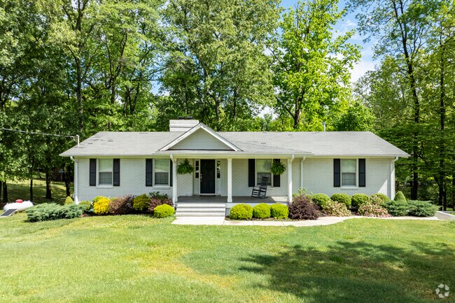 Many homes in New Market Alabama  have large, spacious lots.