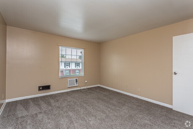 1BR, 1BA - 800 SF