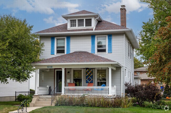 You can beautiful houses such at this along the street of Twin Towers.