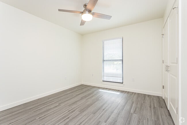 2BR, 2.5BA - 1,100SF