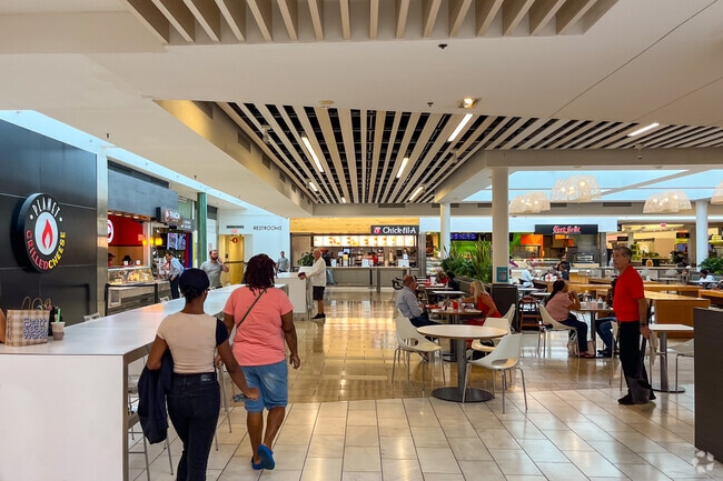 At the nearby Broward Mall, you can find your favorite fast food in Plantation.