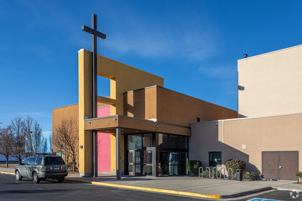 Saint Andrews Catholic School is located in the Riverton neighborhood.