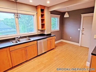 79 Winthrop Rd Unit 2, Brookline, MA 02445