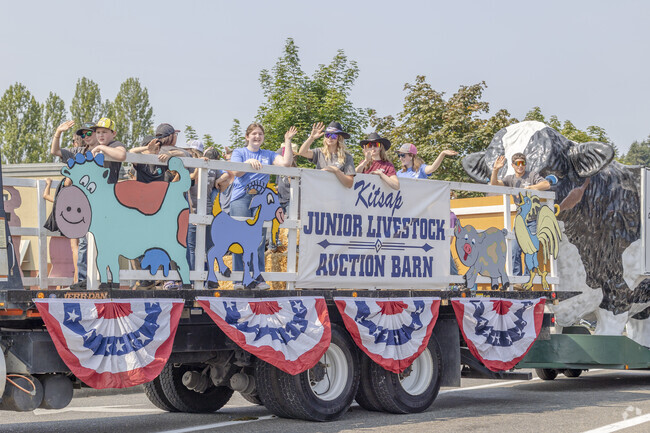 Silverdale Whaling Parade happens every year near Olympic View WA.
