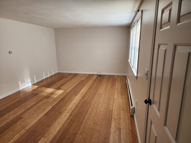 1 Feng Dr unit 1B, Raymond, NH 03077 - photo 4