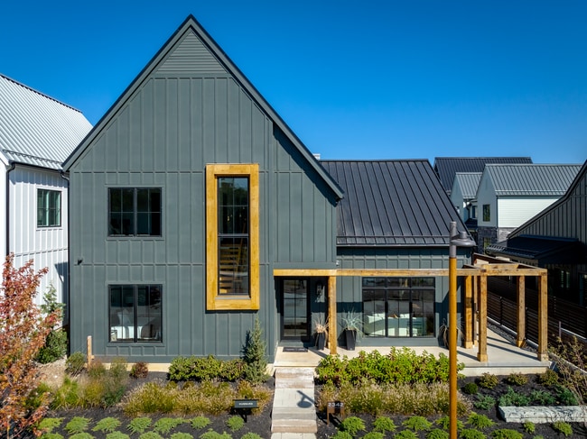 2342 Quarry Trails Dr, Columbus, OH 43228 - photo 3