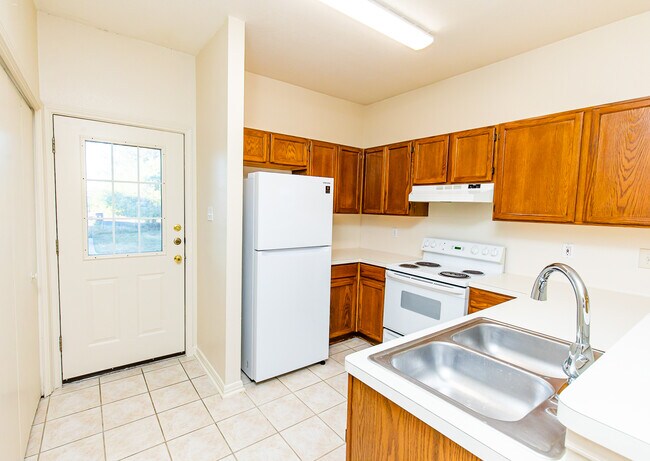 3001 Whisper Oaks Ln unit B, Georgetown, TX 78628 - photo 4