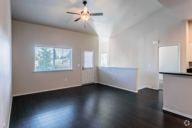 2/2 Up Living Room w/ Vaulted Ceilings