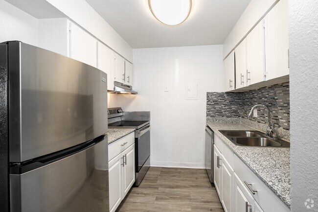 2BR, 1BA - 800SF - Kitchen