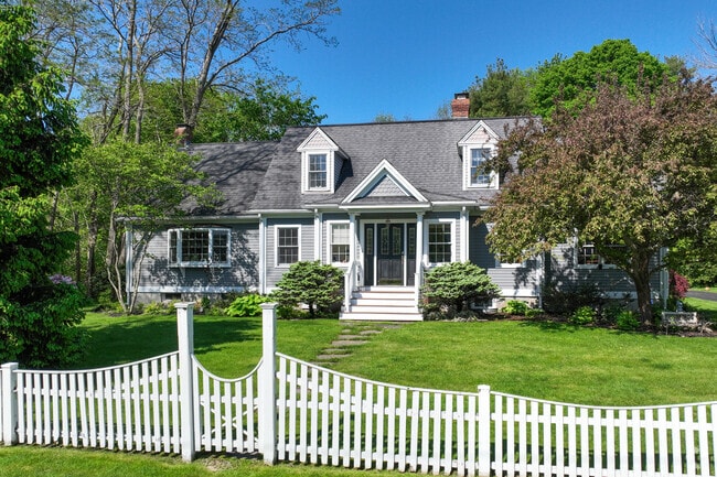 Cape Cod homes help make up the population of West Newbury.