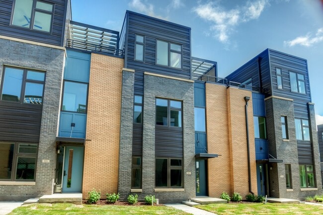 822 E 2nd St, Des Moines, IA 50309 - photo 2