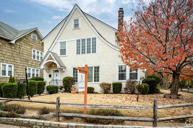 There’s not a home or style that does not exist in Great Neck.