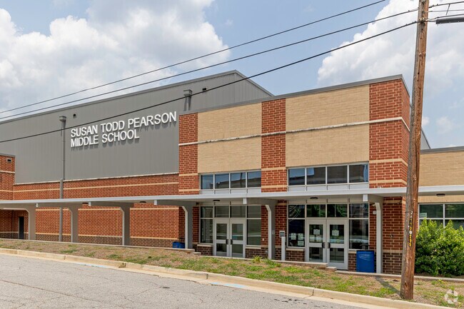 Pearson Middle School is a public school located in Marietta, GA, which serves the Far Oaks community.