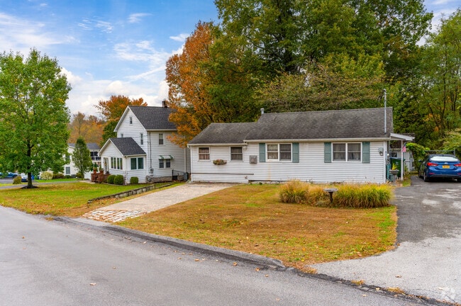 Ranch-style homes are common in Florida neighborhoods.