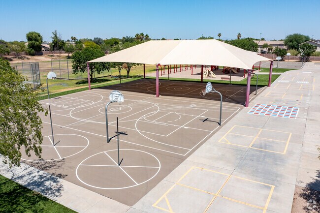 Kyrene del Milenio basketball courts.