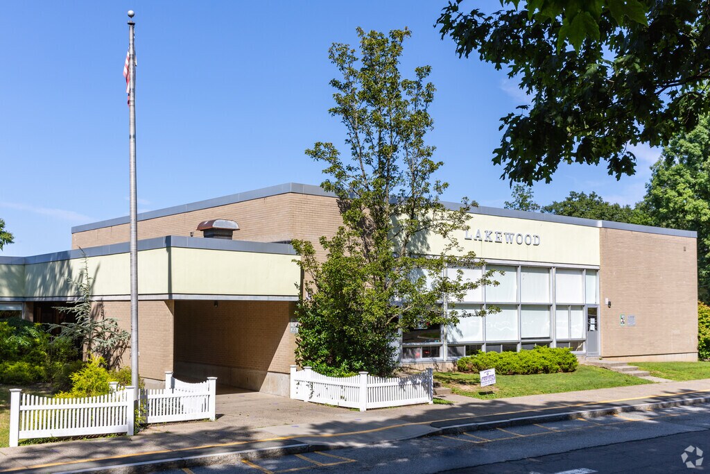 Lakewood Elementary School has dozens of effective and excellent teachers and staff.