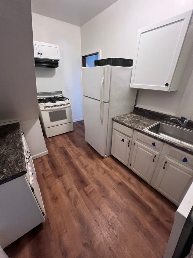 Kitchen w/ Dishwasher