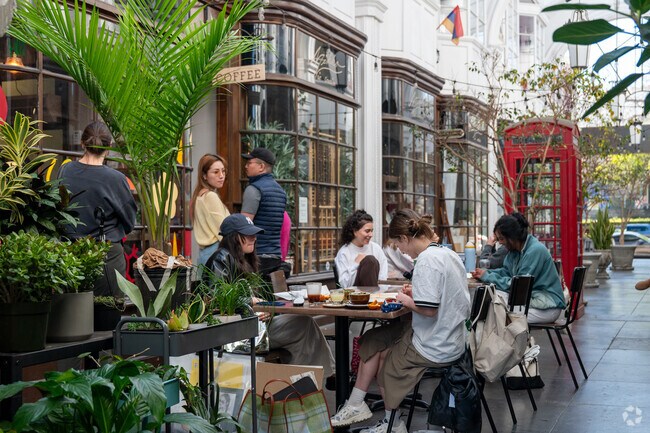 Southeast Pasadena offers cozy places for meeting with friends.