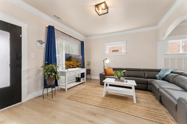 1118 W 47th St unit Full House, Los Angeles, CA 90037 - photo 4