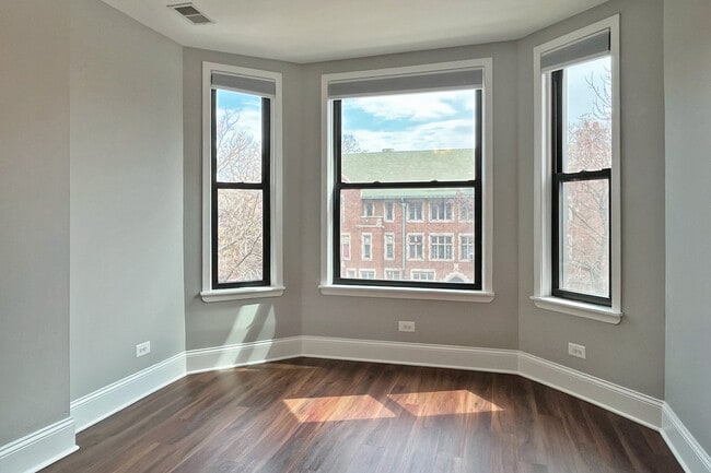 201-209 N. Grove Ave., Oak Park, IL 60302 - photo 2