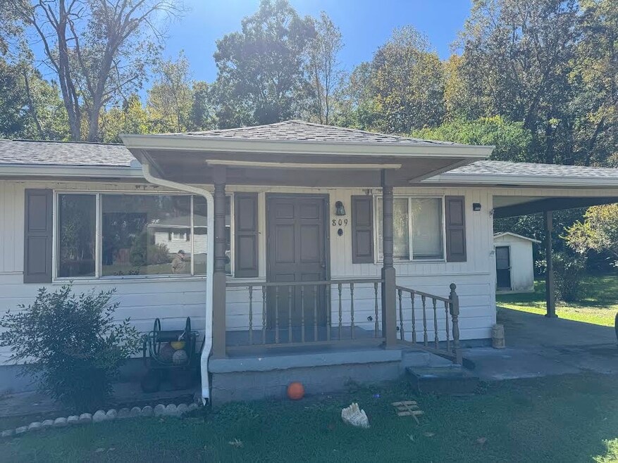 809 Lynn Ln, Rossville, GA 30741 - photo 1