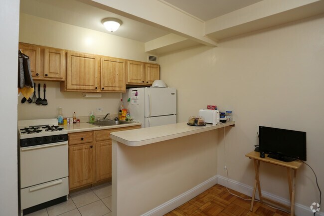 Saint Paul Regency, Baltimore, MD 21202 - photo 2