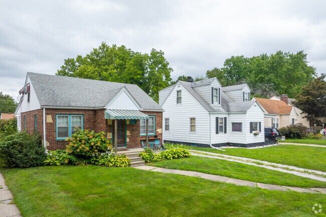 Springfield South Corridor is a charming neighborhood with a variety of home styles to choose.